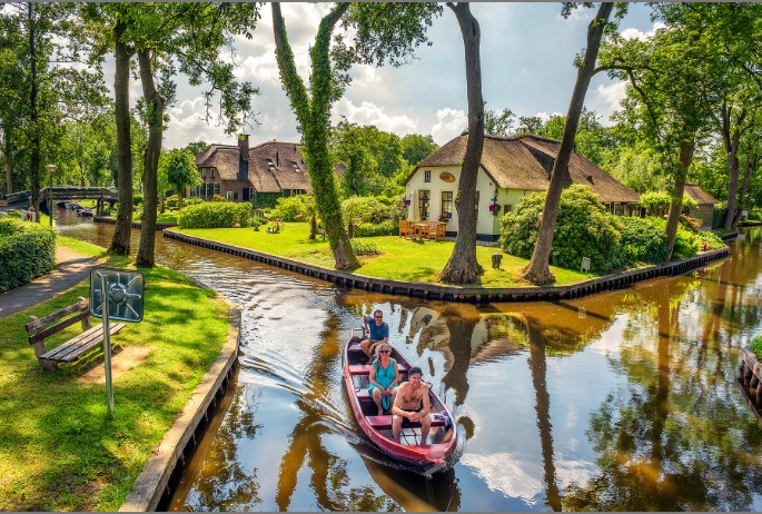 Top 9 Must-Visit Tourist Destinations in the Netherlands